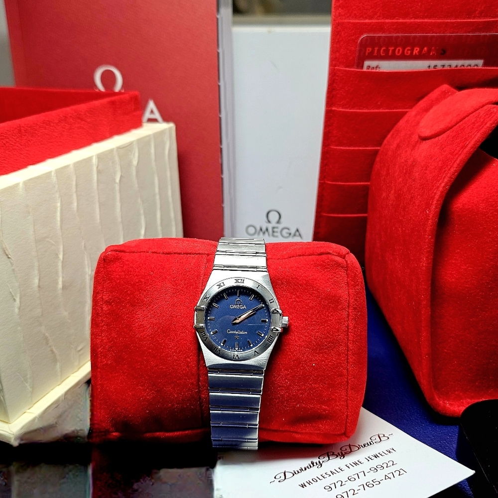 $2100 Brand New STUNNING Ladies Omega Constellation (with box and papers) Unworn